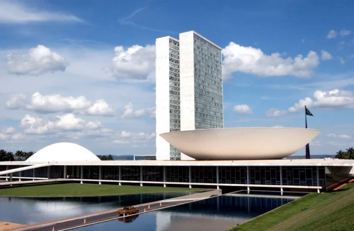 legislativo Senado avança na análise da Política Nacional de Minerais Críticos e Estratégicos enquanto especialistas, governo e empresas discutem em Brasília o futuro do Brasil na cadeia global de minerais voltados à transição energética