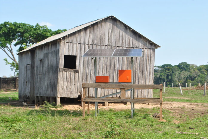 A ArcelorMittal participa de projeto de energia solar na Amazônia com fornecimento do aço Magnelis®. A iniciativa prevê 2,5 mil torres para levar eletricidade a comunidades isoladas do Acre e Mato Grosso