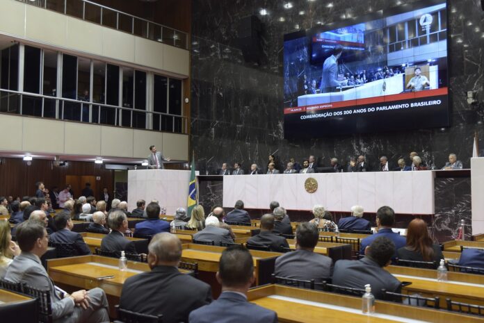 O Fundo de Exaustão começou a tramitar na Assembleia Legislativa de Minas Gerais e pretende apoiar cidades mineradoras na diversificação da economia, além de financiar ações sustentáveis e de recuperação ambiental
