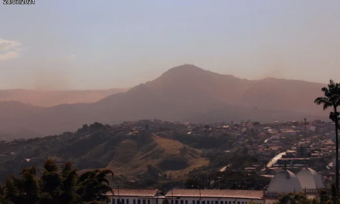 1_ege290721hugo2-67136657 A Prefeitura de Congonhas emitiu alerta sobre nuvens de poeira entre os dias 7 e 14 de julho e orientou empresas a adotarem medidas preventivas para reduzir a emissão de material particulado e preservar a qualidade do ar