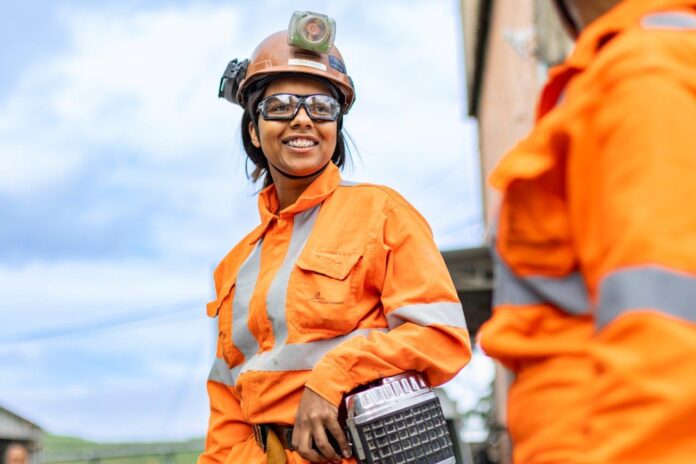 O Programa PRÓ+ da AngloGold Ashanti está com inscrições abertas para 60 vagas destinadas a mulheres e pessoas com deficiência em Nova Lima e Sabará, com qualificação técnica, experiência prática e diversos benefícios