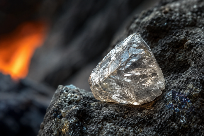 A grahampearsonita, novo mineral encontrado em um diamante de Juína, em Mato Grosso, foi identificada pela primeira vez na natureza e pode ampliar o conhecimento sobre o interior da Terra