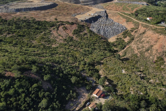 Sigma Mineração é alvo de pedido do MPMG para pagamento de R$ 15 milhões por suposto descumprimento de decisão judicial envolvendo operações no empreendimento Grota do Cirilo, no Vale do Jequitinhonha