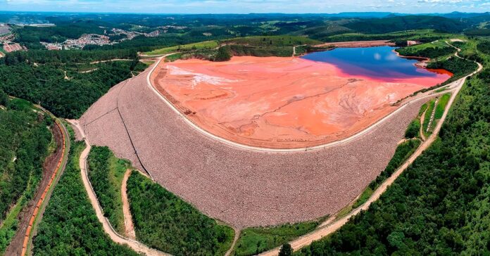 melhor a matéria é: Relatório da ANA aponta que 21 barragens em Minas Gerais estão entre as 213 estruturas do país com potencial de causar danos em caso de acidentes