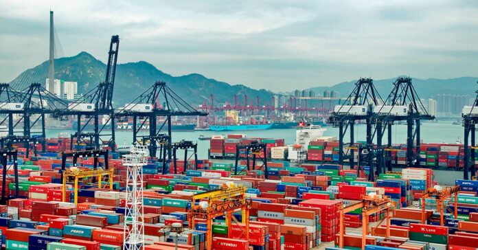 Queda de 42,5% nas exportações brasileiras ao México acende alerta na indústria, enquanto a CNI defende isenção de tarifas e avanço nas negociações de um acordo de livre comércio entre os países