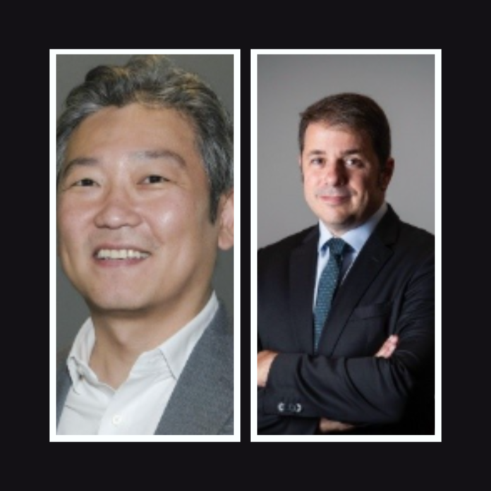 Post para Instagram de colagem de fotos de família com grade limpa em azul-claro e branco A BHP anunciou mudanças em sua liderança no Brasil, com a nomeação de Paulo Chung e a transferência de Emir Calluf para um cargo global, mantendo o foco na execução do Novo Acordo do Rio Doce