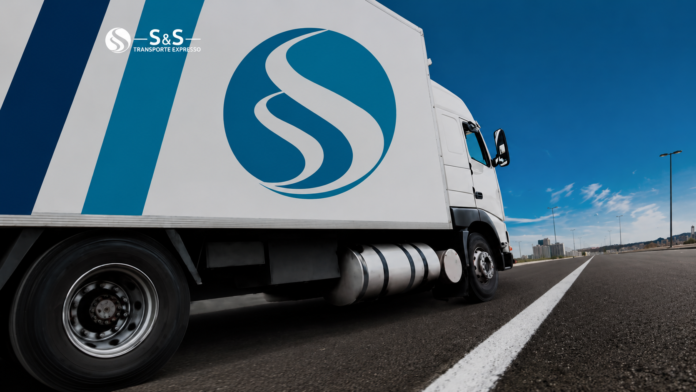SS Transporte Expresso_ 15 anos de experiência e inovação Empresa nascida em Conceição do Mato Dentro cresceu acompanhando o desenvolvimento da mineração, expandiu sua atuação para diversos segmentos e consolidou uma operação que alia rapidez, segurança, cobertura nacional e compromisso com a sustentabilidade
