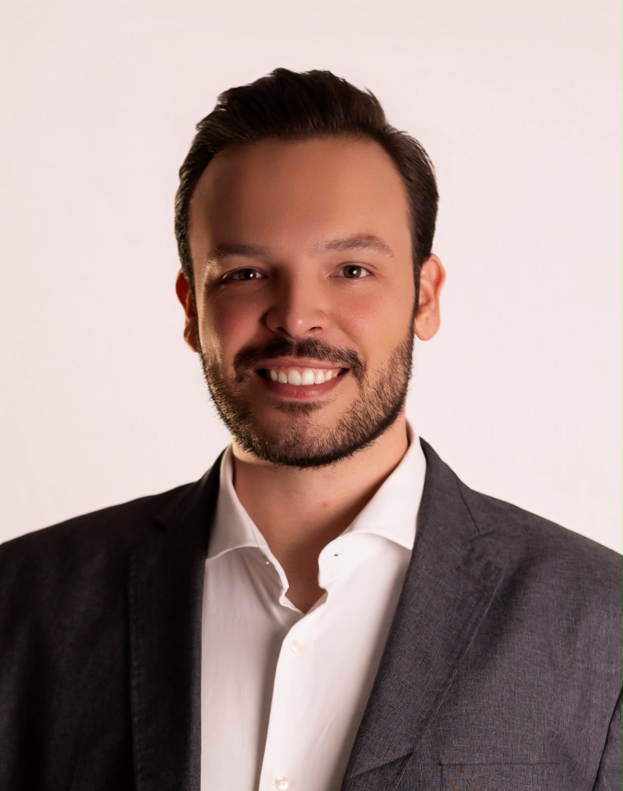 Gabriel Quintão é gestor público de formação e secretário de Desenvolvimento Econômico de São Gonçalo do Rio Abaixo/MG.