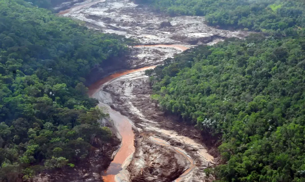 O Rio Doce voltou aos níveis de qualidade da água anteriores ao desastre de Mariana, segundo a BHP Brasil. Empresa afirma que o novo acordo de reparação busca garantir recuperação integral e sustentável