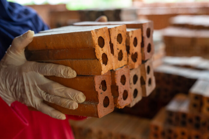A Prefeitura de Conceição do Mato Dentro já beneficiou mais de 450 famílias com a entrega de materiais de construção para melhorar as condições de moradia. O benefício é concedido após avaliação técnica da Secretaria de Desenvolvimento Social