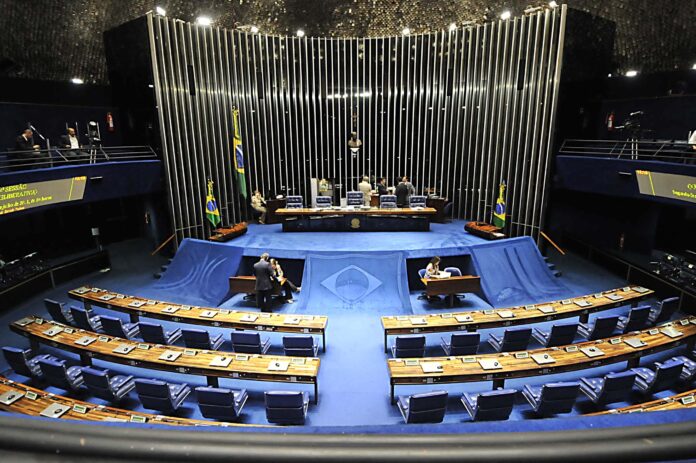 consultor-do-senado O Senado aprovou uma MP que libera R$ 15 bilhões em crédito para exportadores afetados pelas tarifas dos EUA e pela guerra no Oriente Médio. O Plano Brasil Soberano passa a incluir a mineração entre os setores beneficiados