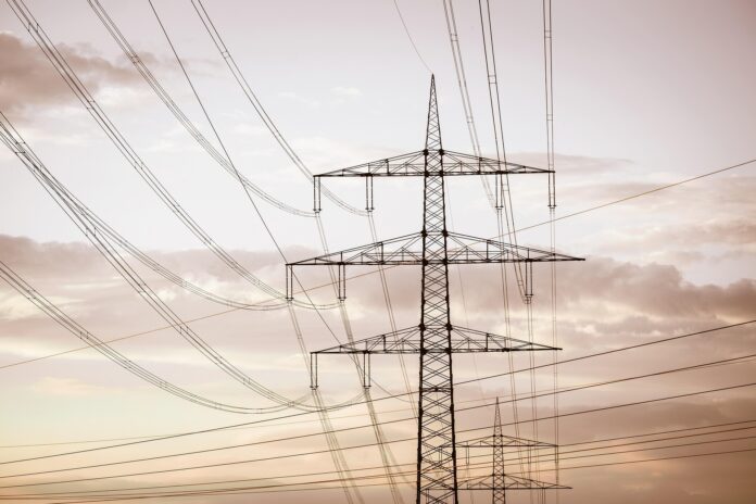 Garimpo próximo às linhas de Belo Monte preocupa autoridades após alertas sobre riscos à infraestrutura elétrica. Governo federal articula ações para evitar impactos no sistema de transmissão de energia