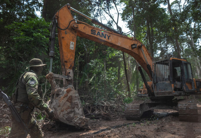 O STJ decidiu que máquinas utilizadas em crime ambiental podem ser apreendidas e perdidas definitivamente, mesmo sem comprovação de má-fé do proprietário, reforçando a aplicação da Lei de Crimes Ambientais