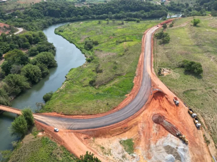 estrada Prefeitura de São Gonçalo do Rio Abaixo e Bemisa finalizam acordo para manutenção da Estrada Carlos Motta. Via receberá fresagem e complementação do recapeamento nos próximos dias