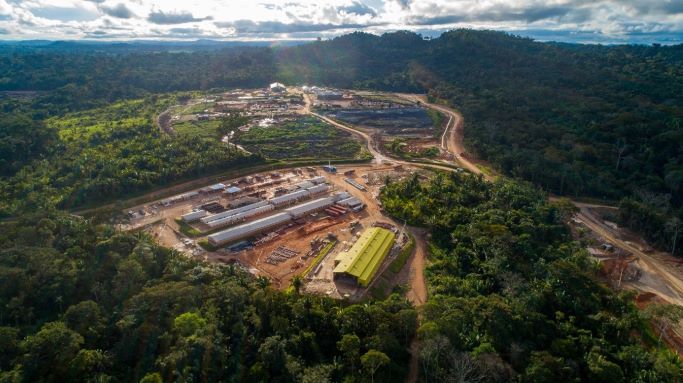 A Nexa Resources negocia uma possível venda da participação da Votorantim para a sueca Boliden AB em uma operação estimada em US$ 1,4 bilhão. Entenda os detalhes e os impactos para a mineradora