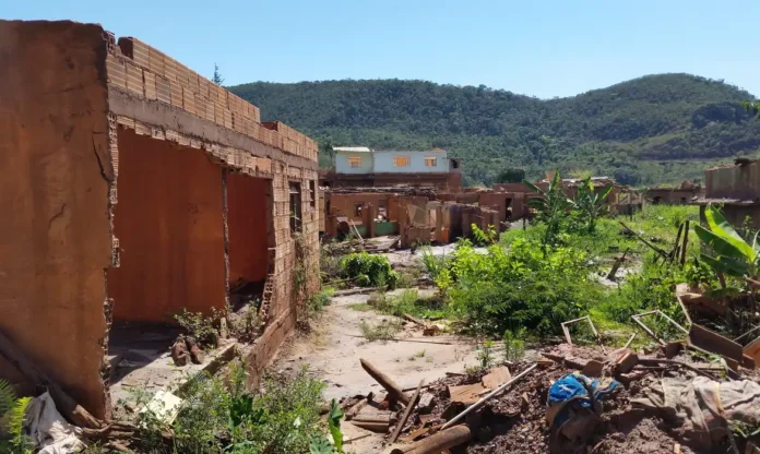 Tragédia de Mariana tem prazo de adesão ao Programa Indenizatório Definitivo prorrogado até 15 de agosto. Benefício prevê pagamento de R$ 35 mil para atingidos que atendam aos critérios