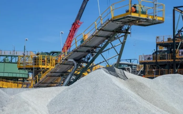 screenshot-1 A Sigma Lithium teve parte das operações suspensas pela Semad em duas áreas de mineração no Vale do Jequitinhonha após fiscalização ambiental. A empresa contesta a decisão e negocia a retomada das atividades