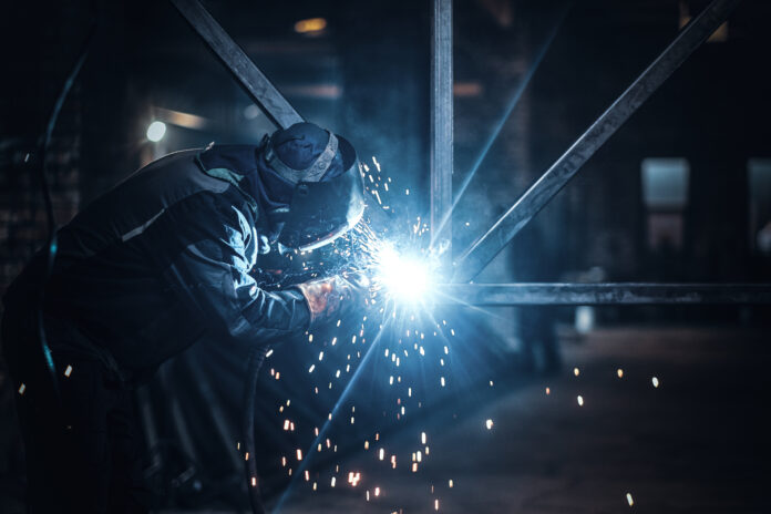 A ArcelorMittal aprovou investimento inicial de R$ 35 milhões para desenvolver uma nova linha de produção de bobinas de aço no Ceará. O projeto pode fortalecer a indústria, gerar empregos e impulsionar a economia regional
