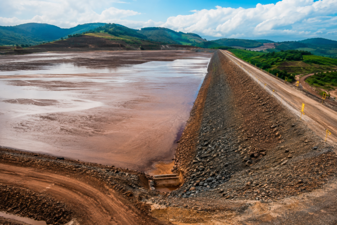 ESMPU oferece capacitação online sobre riscos em barragens de mineração, adaptação climática e proteção de comunidades diante de eventos extremos