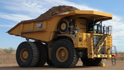 Lucro da Caterpillar cresce 65% e receita trimestral supera US$ 20 bilhões pela primeira vez