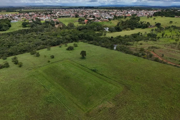 Incêndio florestal atinge Parque Estadual Telma Ortegal, em Goiás, mas Semad afirma que as chamas não ofereceram risco ao Césio-137 armazenado no local.