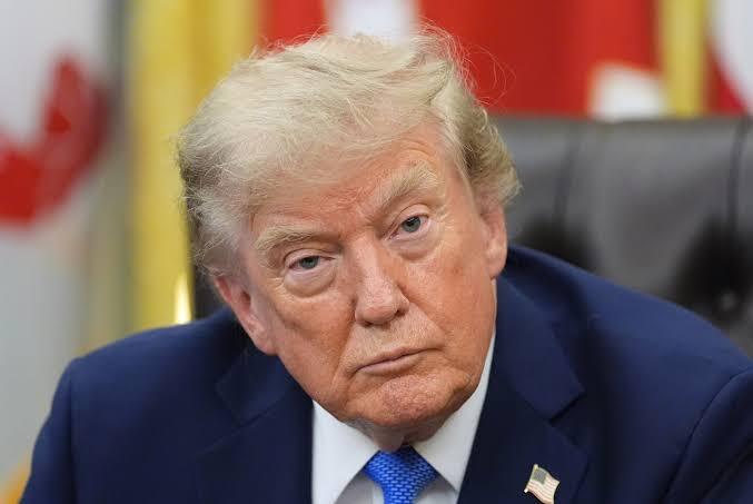 images Donald Trump assinou medida que permite empresas dos EUA participarem de operações cibernéticas contra grupos como PCC e Comando Vermelho