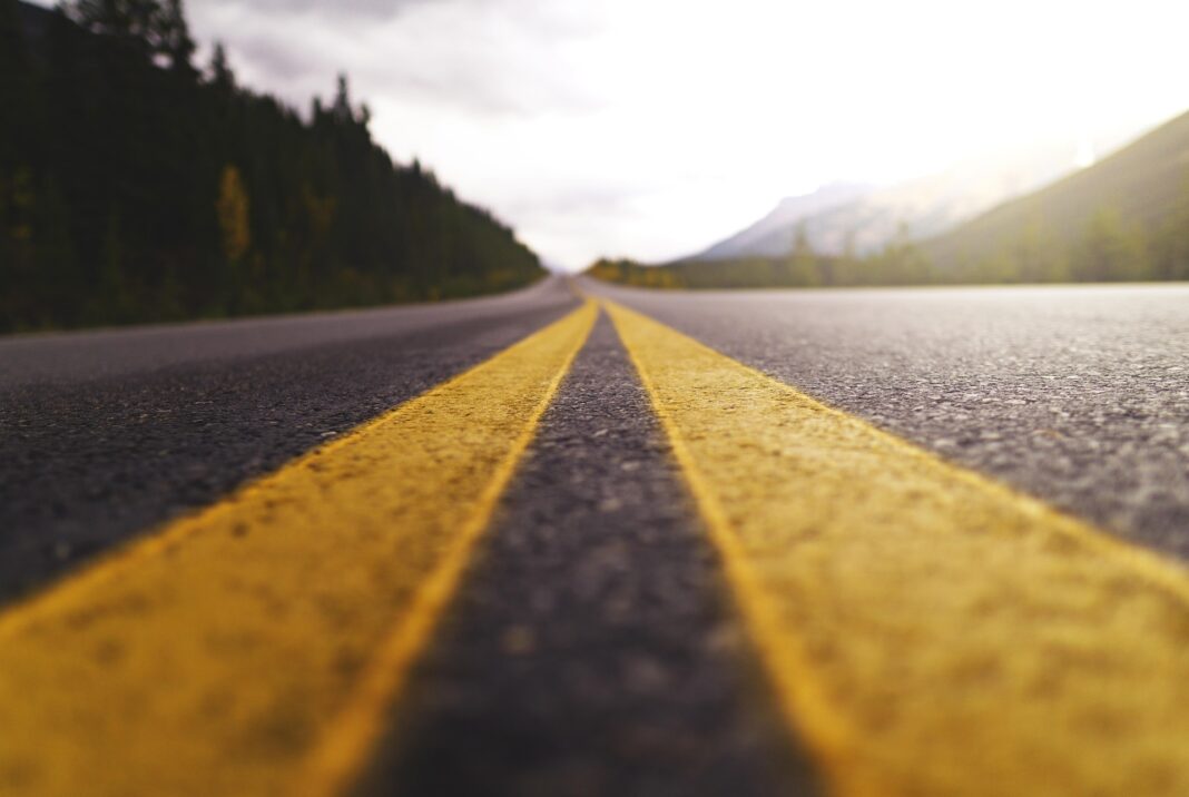 Meteoric e Governo de Minas firmam acordo de R$ 60 milhões para pavimentar 23 km entre Caldas e Andradas, com impactos esperados na mineração, turismo e agronegócio.