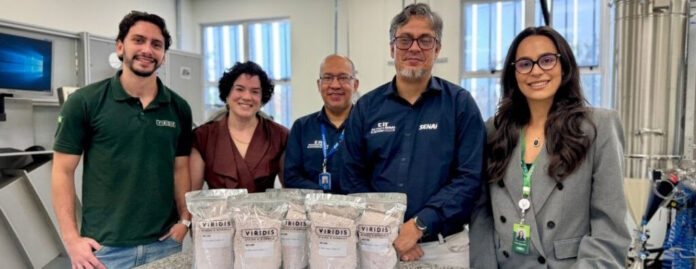 Viridis entrega 5 quilos de carbonato de terras raras produzido em Poços de Caldas para testes em Minas Gerais e avança na criação de uma cadeia nacional de ímãs.
