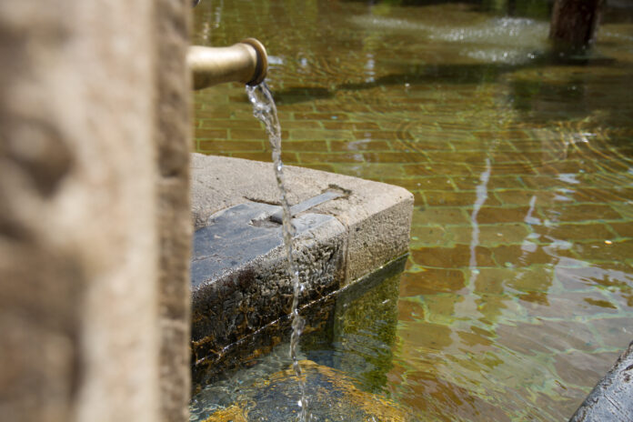 water source Salinas Gold tem autorização renovada para captar 58 mil litros de água por dia em sete poços de Nossa Senhora do Livramento, com monitoramento exigido pela Sema