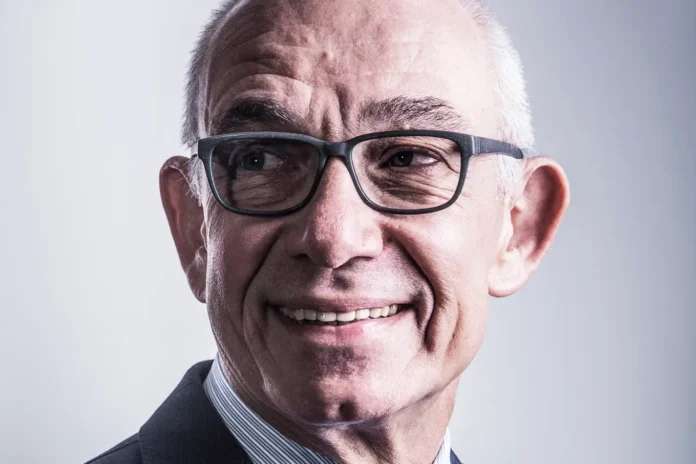 Fabio Schvartsman assume a presidência executiva da CSN, enquanto Benjamin Steinbruch retorna ao comando do conselho e mantém influência estratégica sobre o grupo