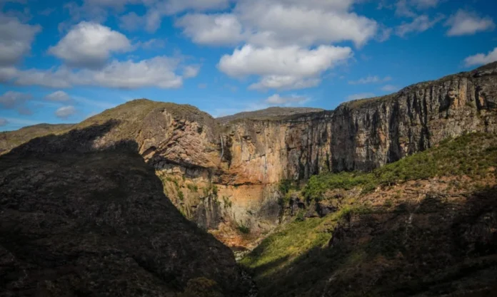 A Cachoeira do Tabuleiro poderá retomar a visitação de forma controlada após o município comprovar a implantação de sistemas permanentes de monitoramento e segurança