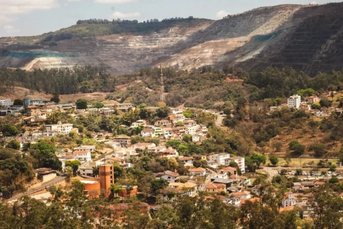 Levantamento aponta 37 áreas de risco médio, 32 de risco alto e oito de risco muito alto; atualização do documento é realizada em parceria com a UFOP