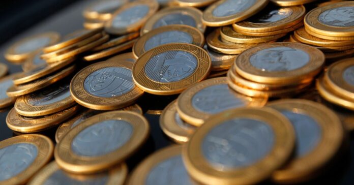 Parcela dos títulos vinculados à taxa básica de juros alcançou 52,74% do total, maior nível da série histórica iniciada em 2000