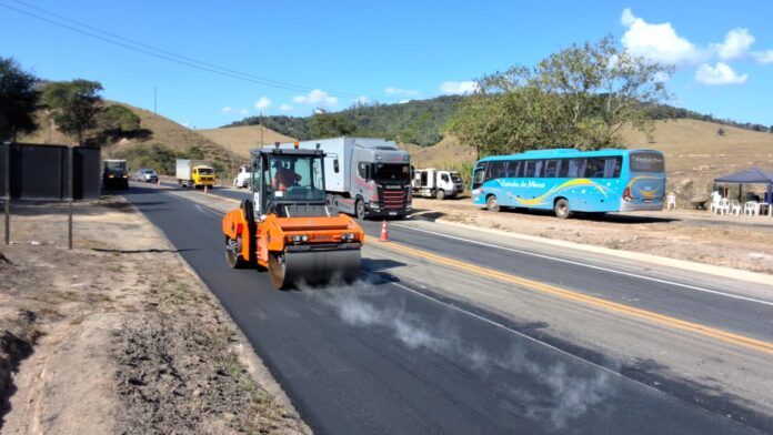 Obras_01.09 BR-381 terá obras de pavimentação, canalização, terraplenagem e manutenção em diversos trechos entre Caeté e Governador Valadares até 6 de setembro.
