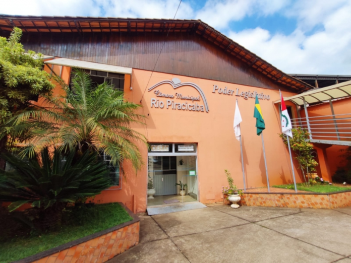 Rio Piracicaba_camara Rio Piracicaba chegou a 15.036 habitantes segundo o IBGE e pode ampliar a Câmara de 9 para 11 vereadores após superar o limite populacional