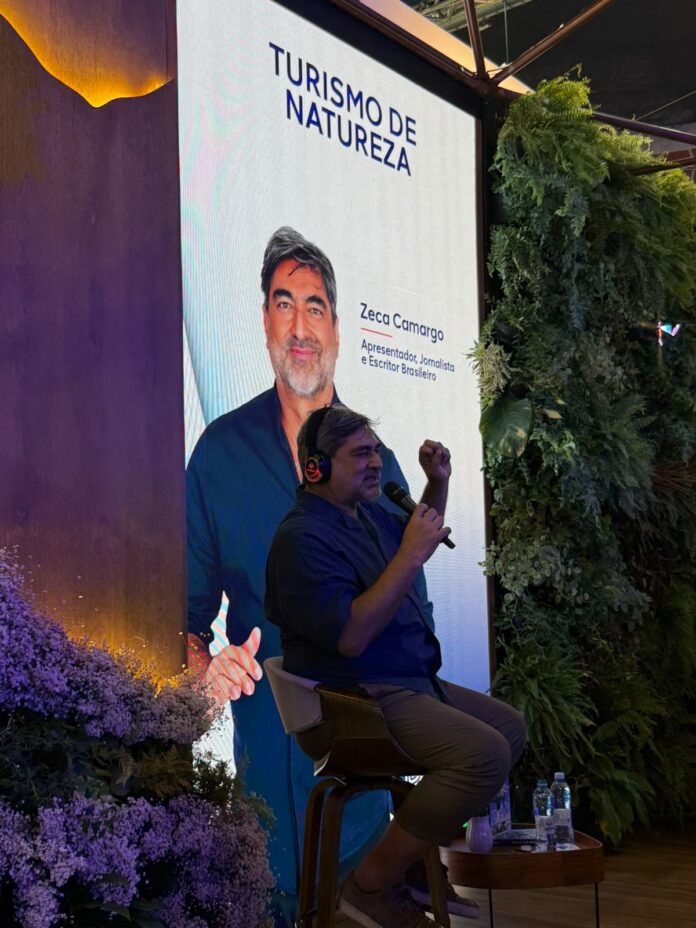 Turismo de natureza foi tema de bate-papo com Zeca Camargo na Exposibram 2026. Debate abordou oportunidades para cidades mineradoras e valorização dos territórios