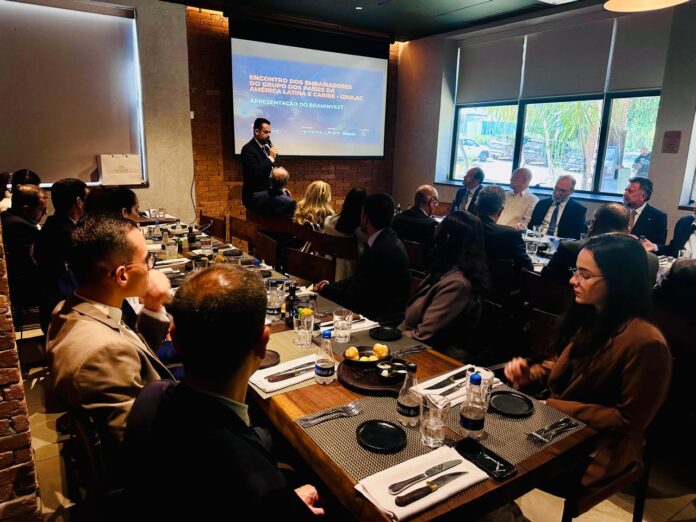 BRAMINVEST apresenta plataforma a representantes de 16 países e busca conectar projetos minerais da América Latina a investidores, compradores e empresas globais, ampliando oportunidades de negócios no setor mineral.