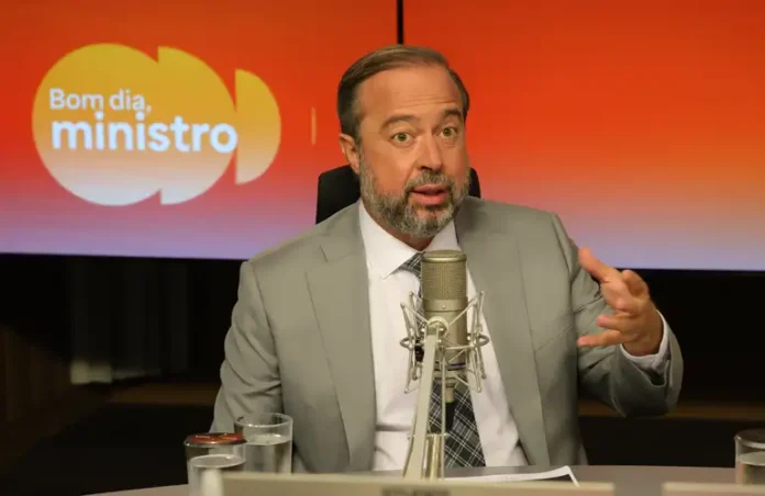 Alexandre Silveira cobra mais agilidade da ANM na arrecadação e repasse da CFEM e defende maior participação dos municípios nos recursos da mineração.