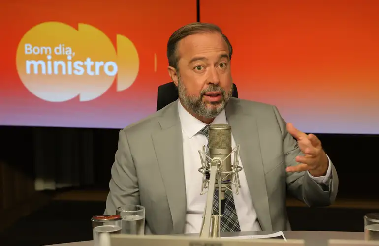 Alexandre Silveira cobra mais agilidade da ANM na arrecadação e repasse da CFEM e defende maior participação dos municípios nos recursos da mineração.