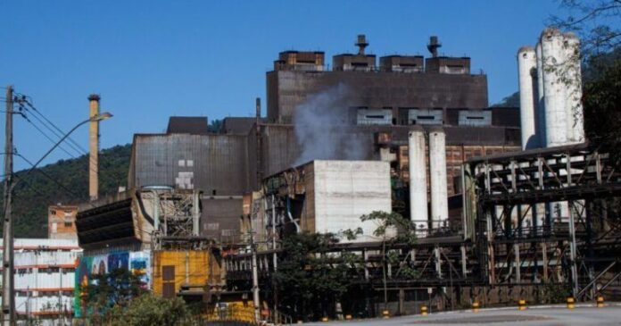 Sindmon-Metal entrega à ArcelorMittal Monlevade a pauta aprovada pelos trabalhadores e solicita abertura das negociações da Campanha Salarial 2026/2027