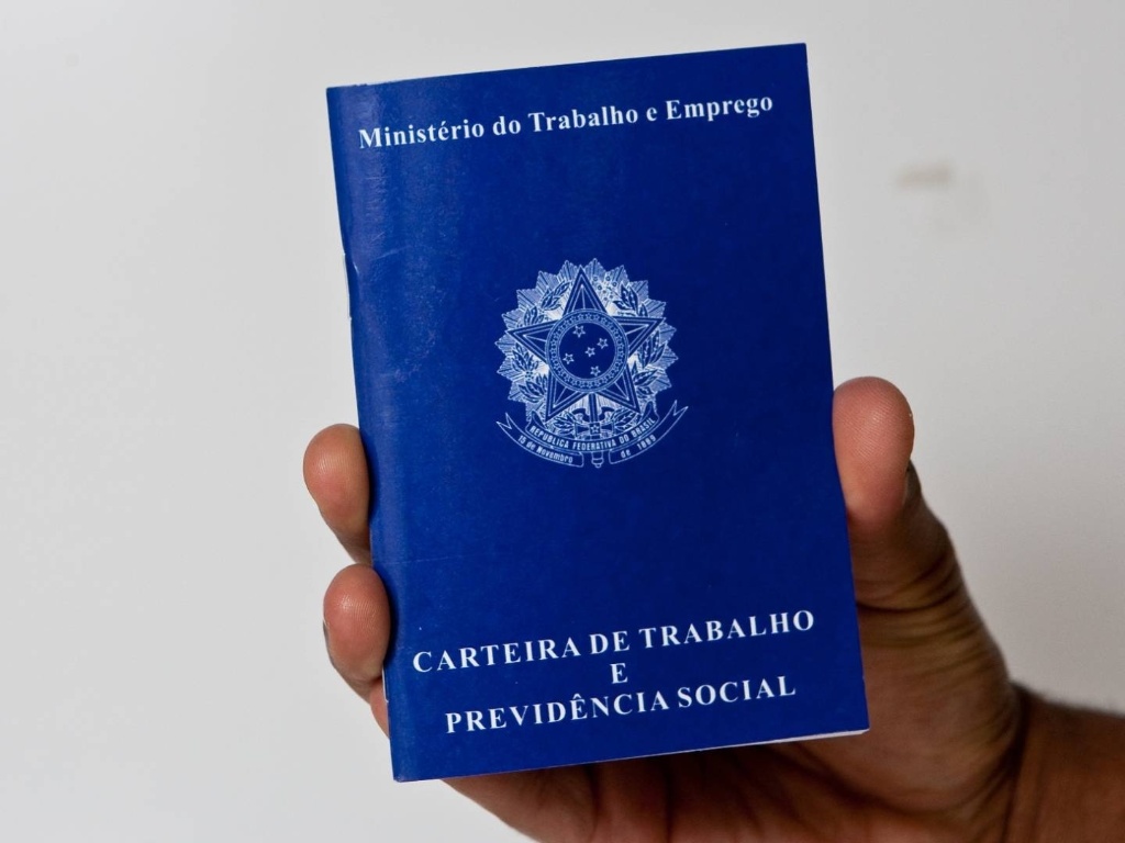 Ouro Preto fechou 69 vagas formais entre janeiro e julho de 2026, enquanto Itabirito e Mariana registraram saldo positivo no mercado de trabalho.