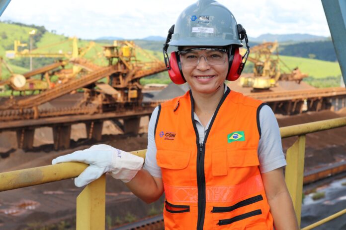 CSN Mineração oferece capacitação para mulheres e PcD em Congonhas, com cursos de Eletromecânica e Operação de Equipamentos de Mina. Inscrições até 20 de setembro.