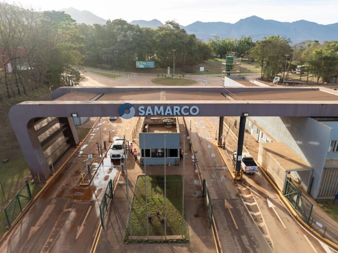 Moody’s eleva o rating da Samarco para B1 e mantém perspectiva estável após avanço da produção, geração de caixa e maior previsibilidade financeira.