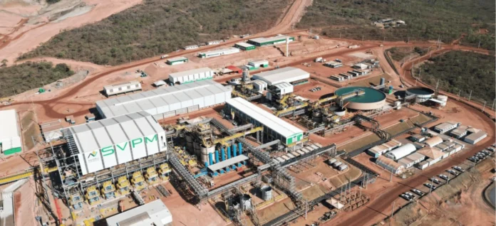 A USA Rare Earth concluiu a aquisição da Serra Verde por US$ 300 milhões em dinheiro mais ações, incorporando a mina de terras raras Pela Ema, em Goiás, à sua estratégia global.