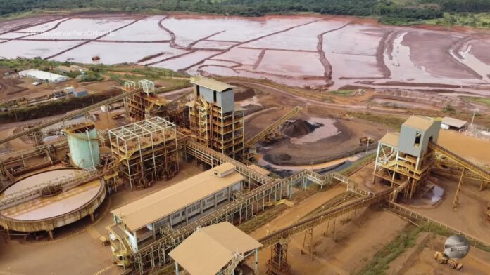 Mineração Usiminas suspende temporariamente planta de Samambaia, em Itatiaiuçu, citando queda do minério de ferro e alta do frete marítimo