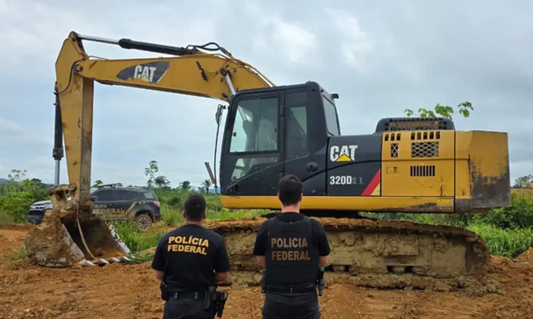 Polícia Federal prende seis pessoas em flagrante durante operação contra garimpo ilegal em Tucumã, no Pará, perto da Terra Indígena Kayapó
