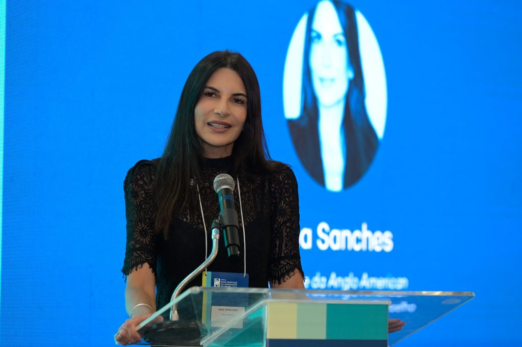 Ana Sanches ressalta a importância de boas práticas na mineração. Crédito: Divulgação.