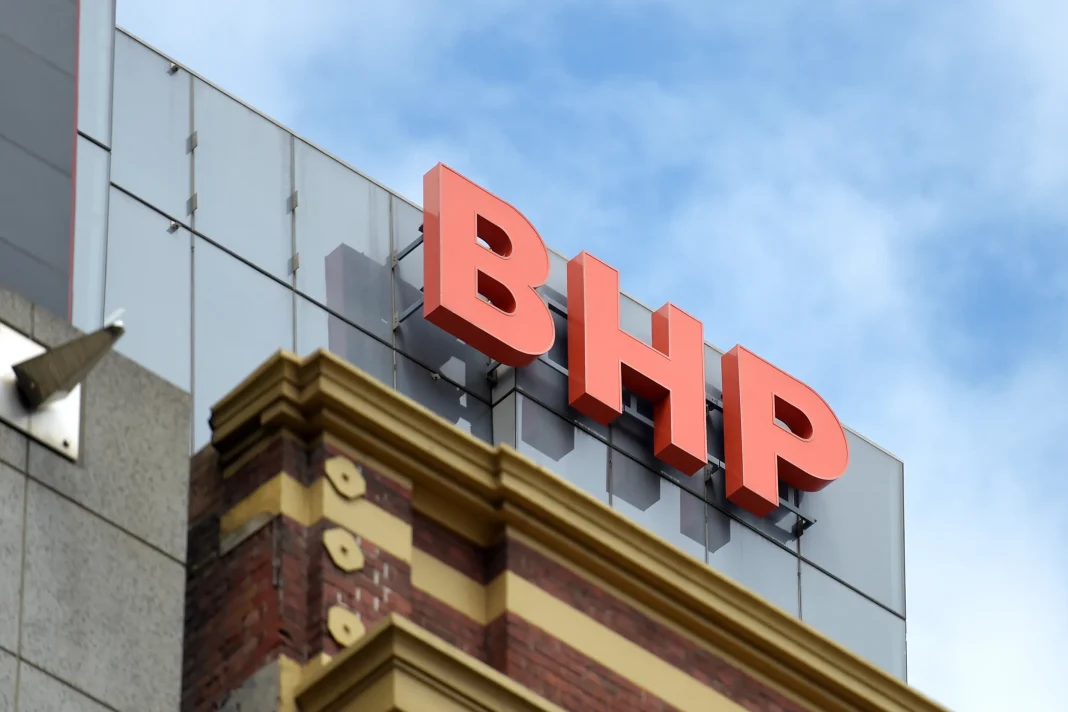 BHP produz 400,7 mil toneladas de cobre no trimestre encerrado em setembro, queda de 19% influenciada por manutenção, clima e interrupções operacionais