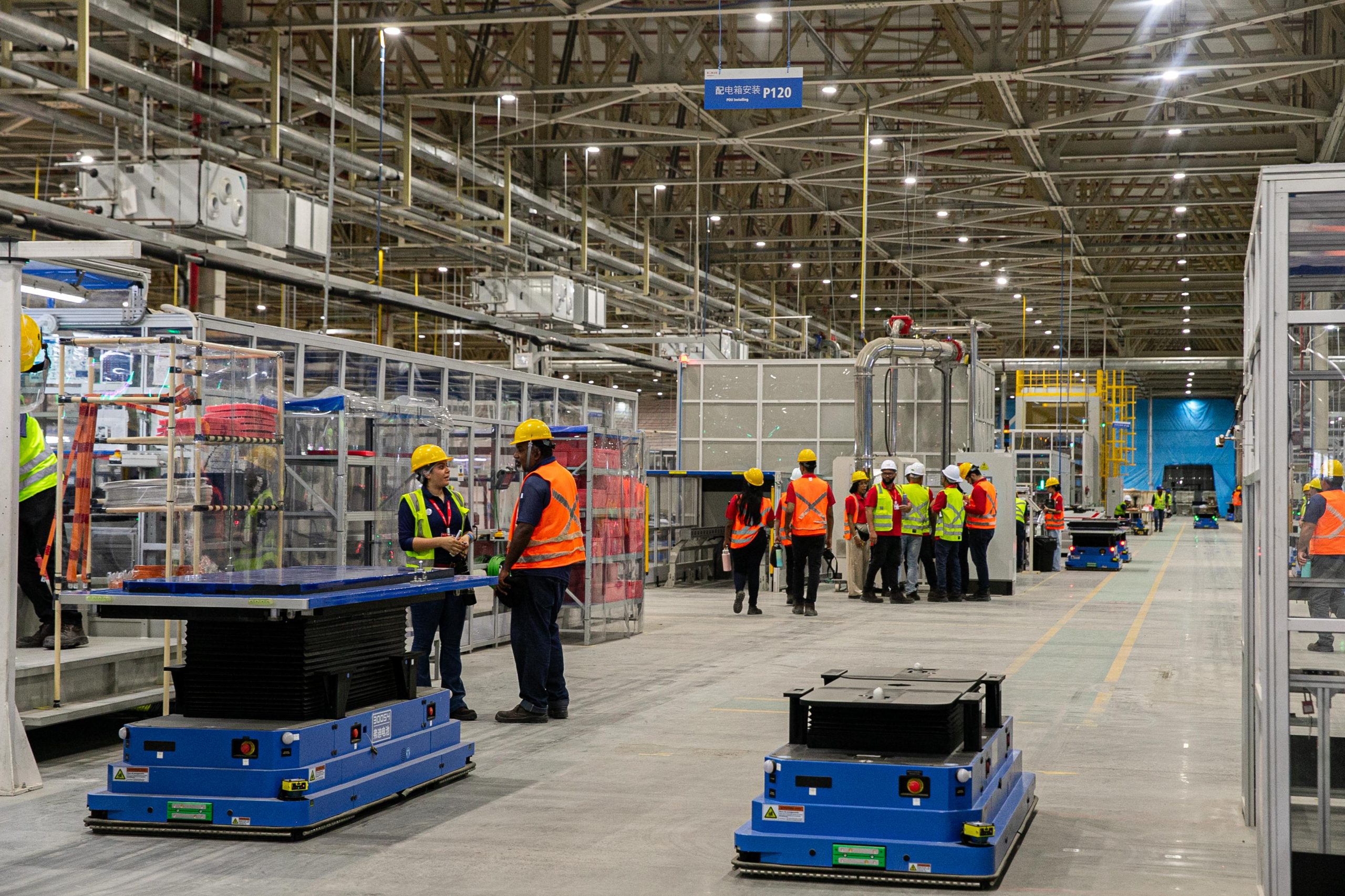 BYD contrata 1.600 funcionários e acelera produção nacional de veículos elétricos na Bahia