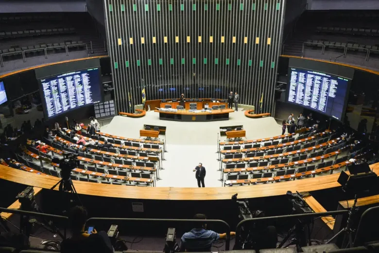 Dos 513 deputados federais eleitos em 2026, 183 vão exercer o primeiro mandato; nova composição também amplia a presença feminina e terá o PL como maior bancada